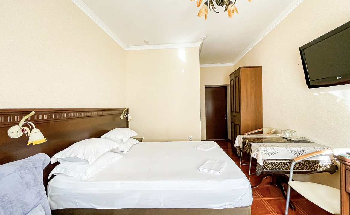 Стандарт 4-х местный (без балкона). Anzhelina Family Hotel. Витязево