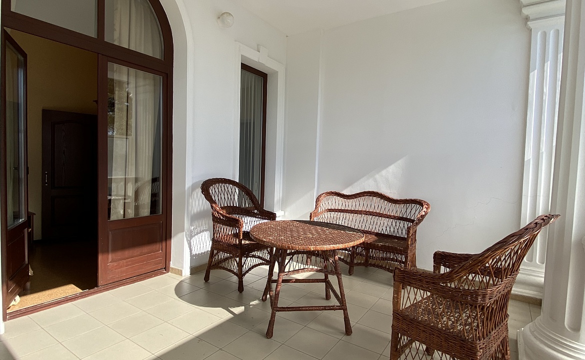 Люкс с террасой. Вилла "Ренессанс". Кореиз