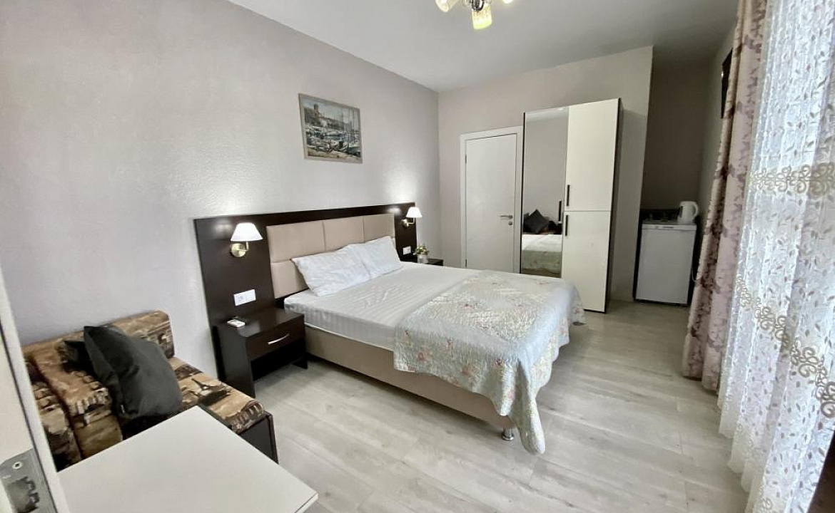 Трёхместные номера комфорт. "Брио" частный сектор. Геленджик