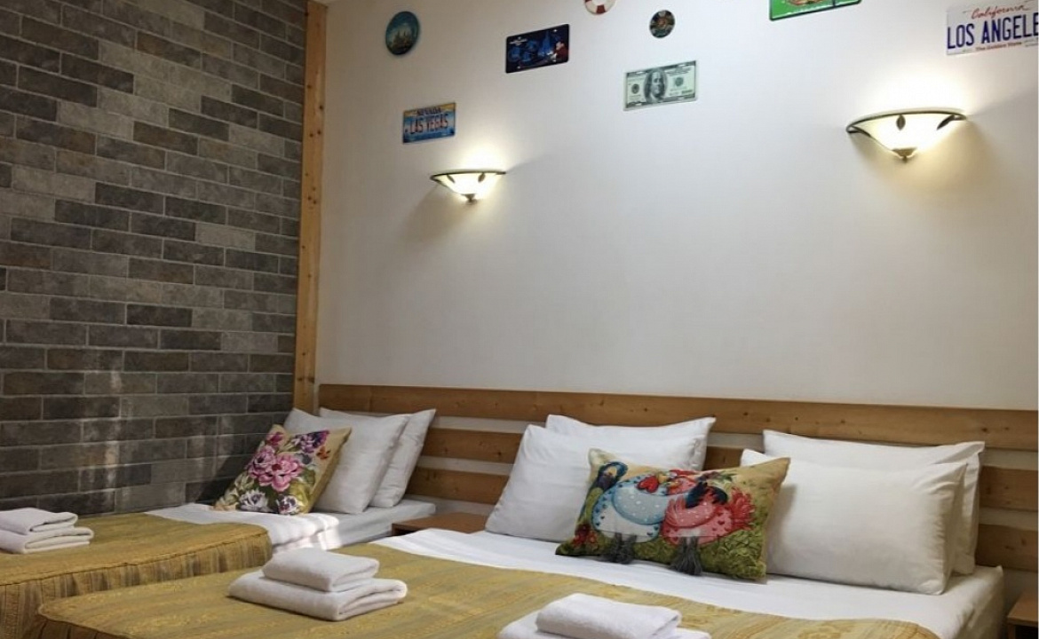 Люкс с отдельным балконом 3хместный. Отель АСТОН. Нижнее Джемете