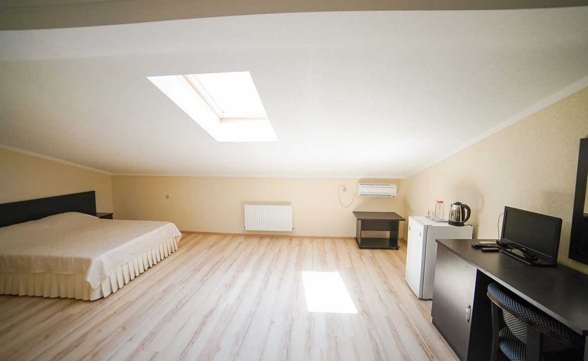 Стандарт 2-местный мансардный. Отель Робинзон. Анапа