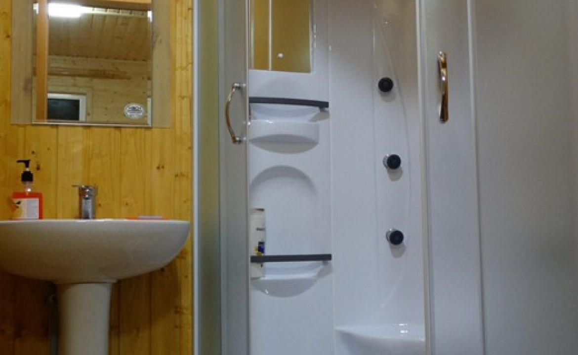 №3 Полулюкс 4х местный. Гостевой дом "У ВЫСОЦКОЙ". Керчь