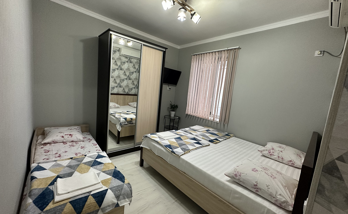 Семейный номер . Гостевой дом У Сергея и Веры . Гагра Семейный номер . Гостевой дом У Сергея и Веры . Гагра