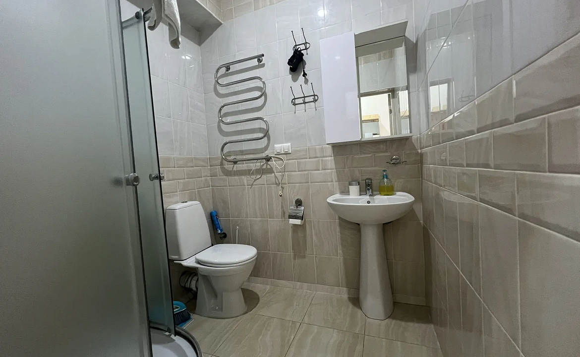 Апартамент с террасой 14к2. Светлая квартира с террасой и морем. Дагомыс