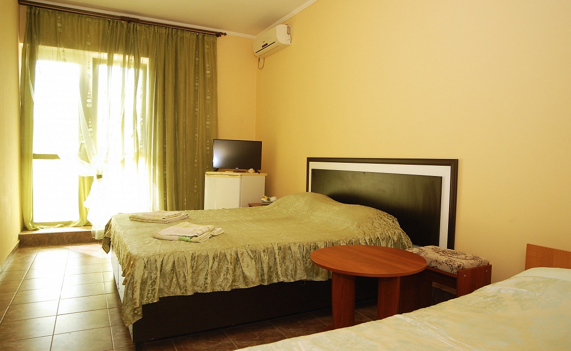 3х местный. Гостиница "Олимп" . Береговое