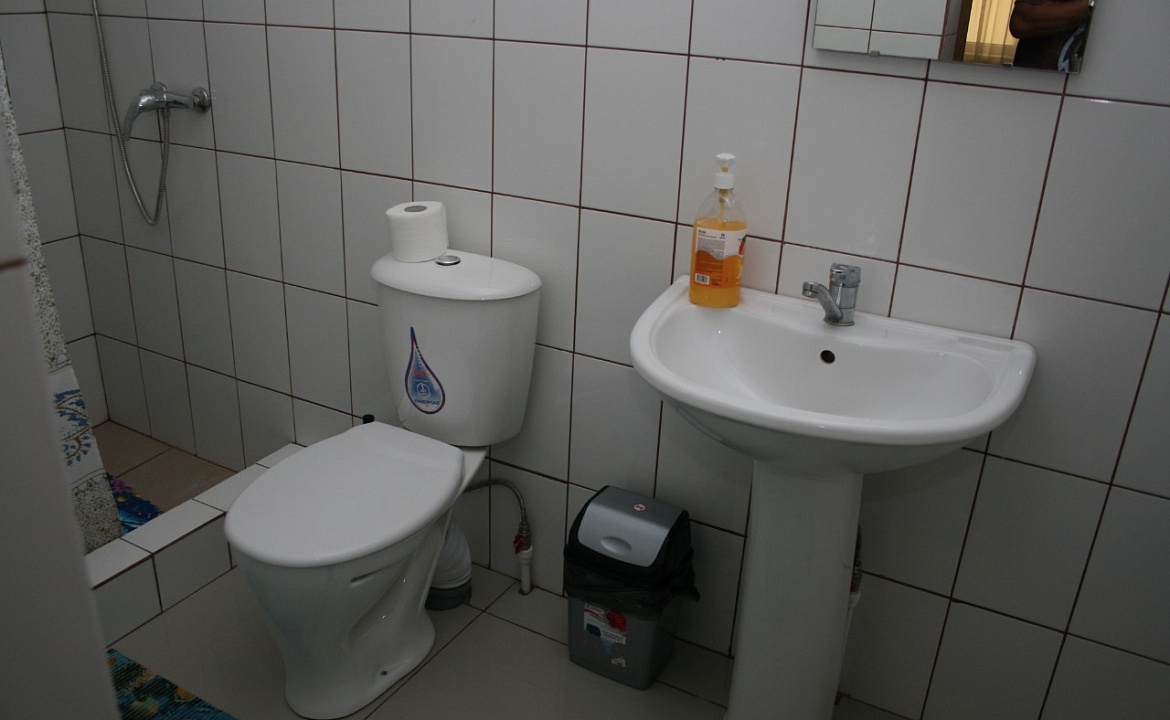 Двухкомнатный номер со своей кухней. Гостевой дом 7Я. Голубицкая