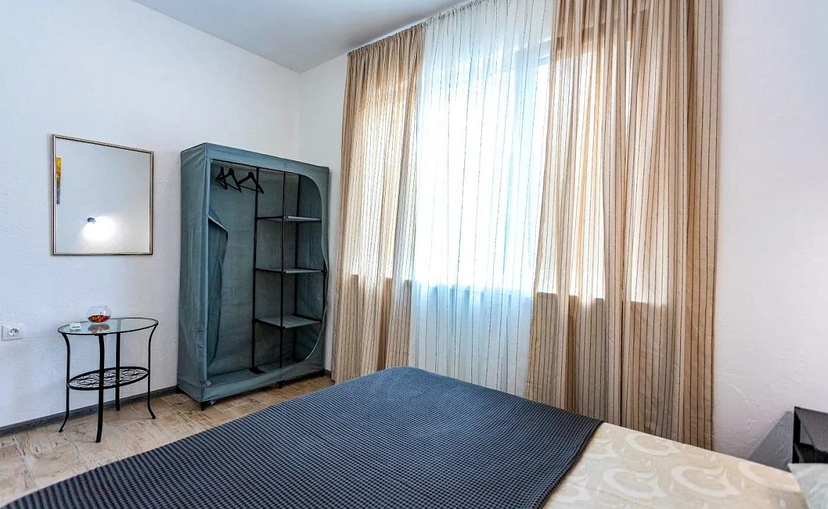 Половина дома (трехкомнатный люкс). Половина дома (трехкомнатный люкс) "У Жоровны". Геленджик Половина дома (трехкомнатный люкс). Половина дома (трехкомнатный люкс) "У Жоровны". Геленджик