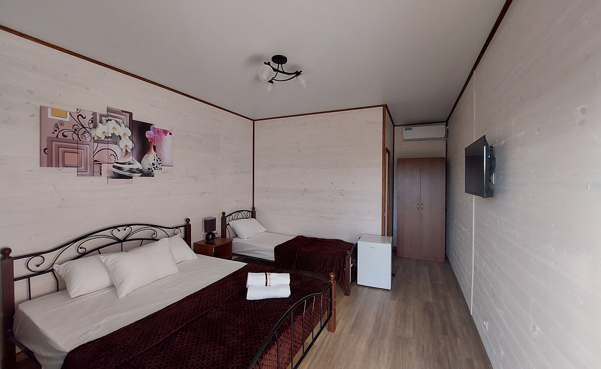 Комфорт с видом на сад. Гостевой дом ЛЕТО. Пицунда