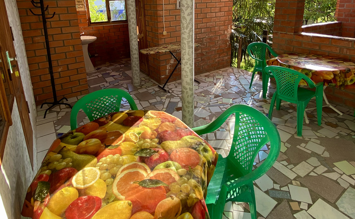 Трёхместный номер «Эконом» класса. Частный сектор Анастасия на Айвазовского 7. Лазаревское