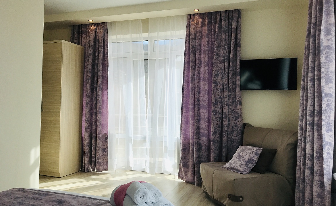 Трехместный номер Делюкс. Гостевой дом Дом ДиОкс. Агой