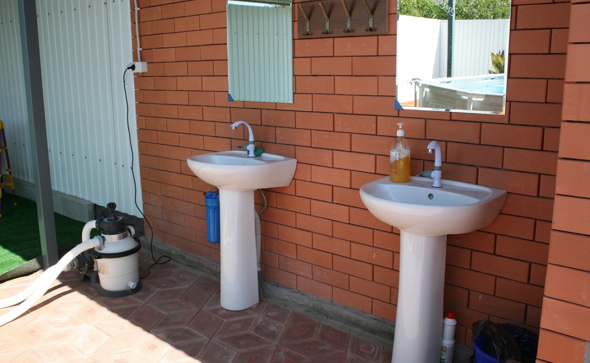 Трёхместный номер с вентилятором. Гостевой дом 7Я. Голубицкая