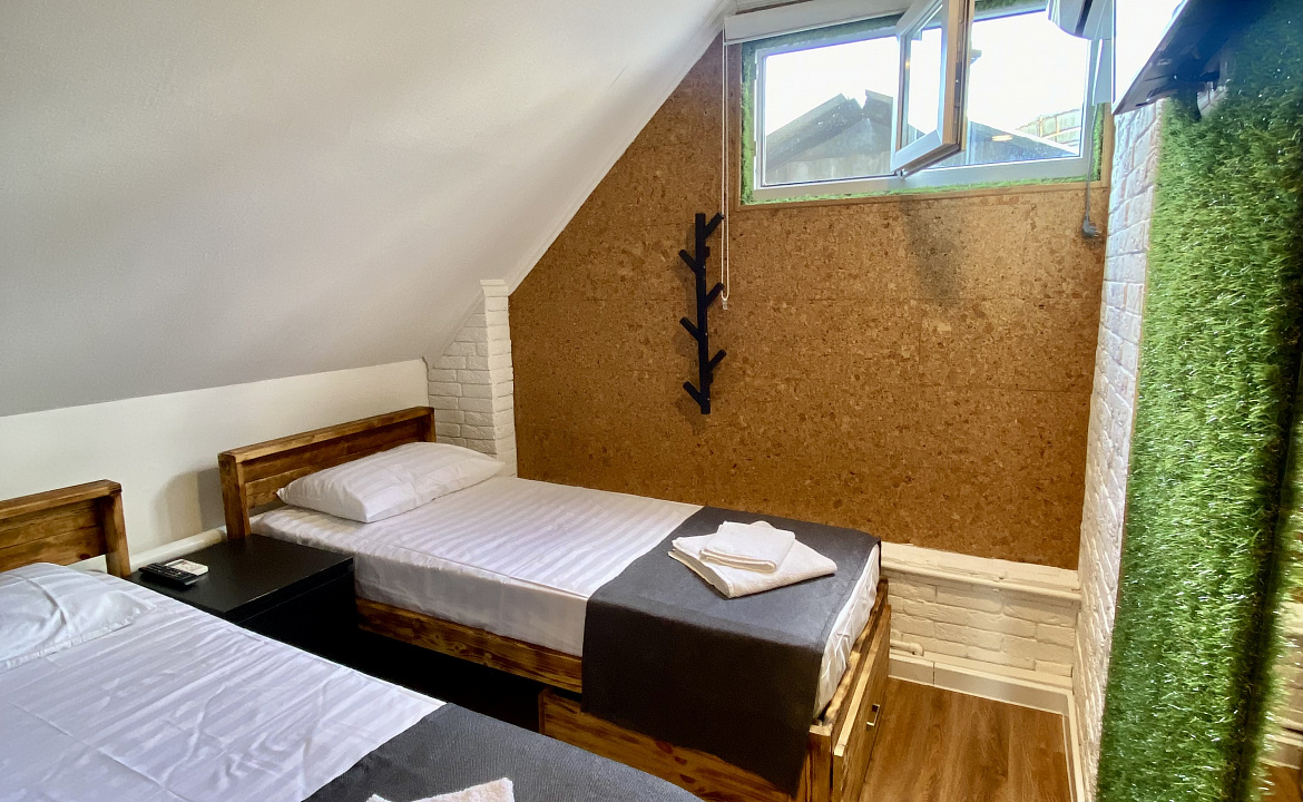 Двухместная комната на третьем этаже 8. Гостевой дом GreenWall. Анапа