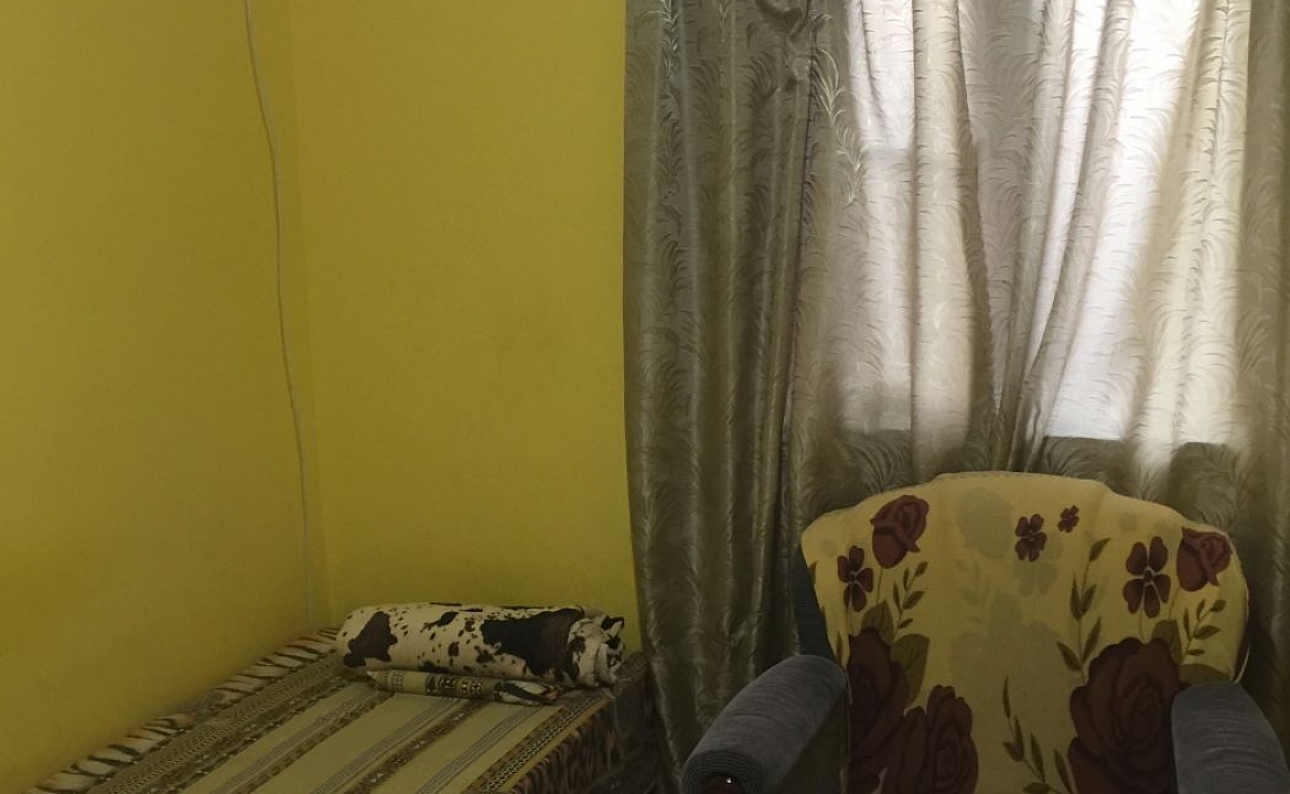 Трехместный «Эконом» 2 этаж. Гостевой дом на Комарова 17. Витязево