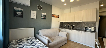 Квартира в многоквартирном доме Стильная студия у моря с видом на горы