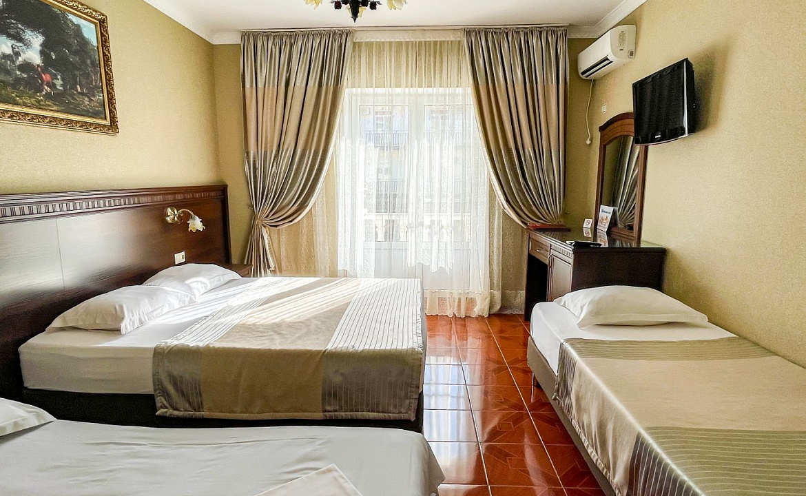 Полулюкс 5-ти местный (с балконом). Anzhelina Family Hotel. Витязево