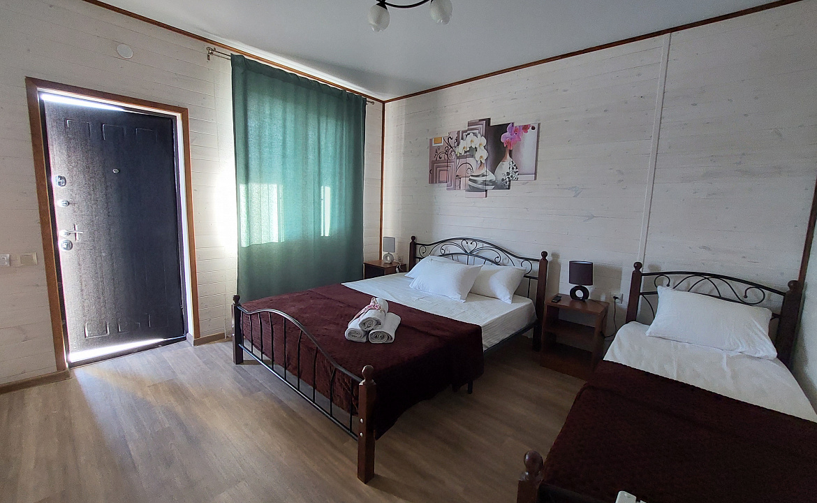 Комфорт с видом на сад. Гостевой дом ЛЕТО. Пицунда