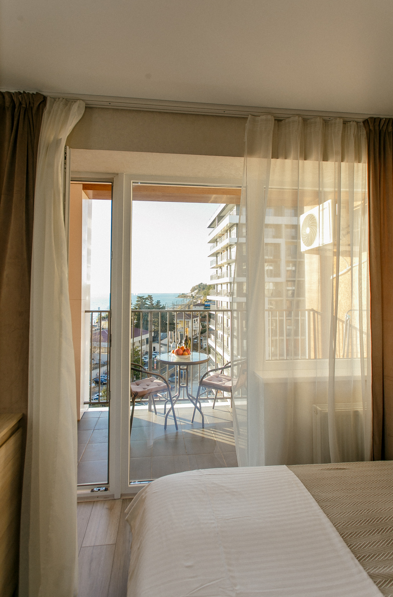 . Светлая студия с видом на морской закат. Дагомыс