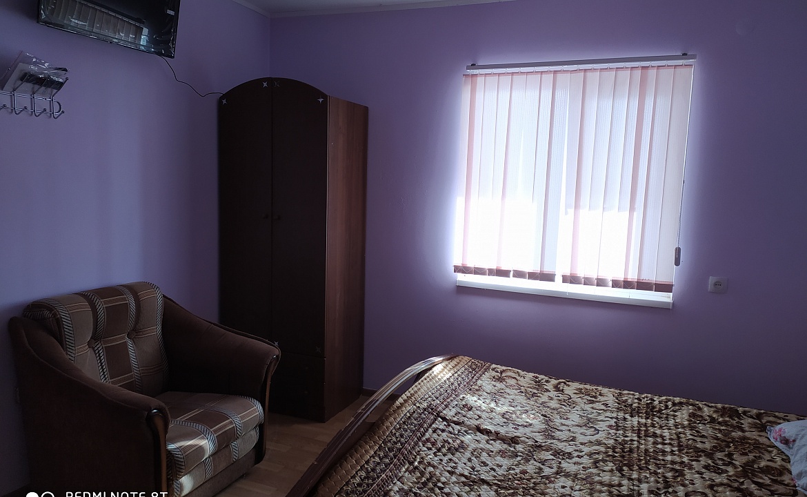 Второй этаж под ключ до 17 человек. Частный сектор 2 этажа по отдельности под ключ, 2 отдельных домика.. Благовещенская