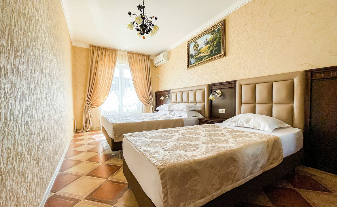 Люкс 2-х комнатный (большой) с балконом. Anzhelina Family Hotel. Витязево