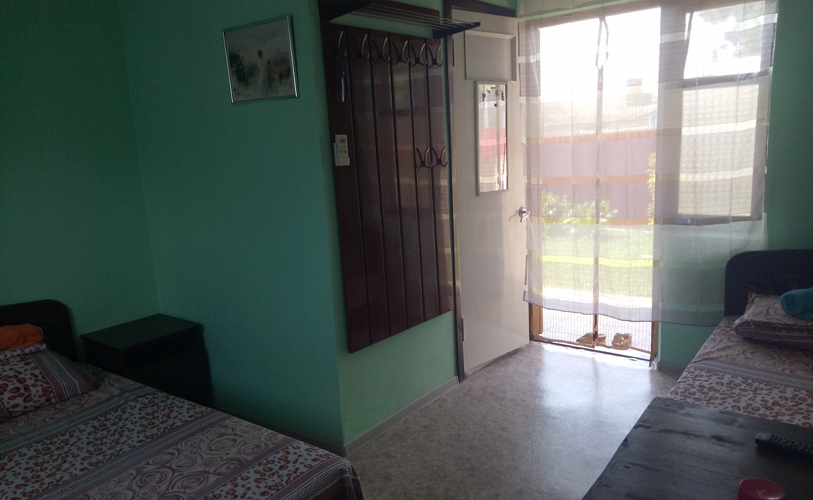 Трехместный комфорт. Гостевой дом SunnyHouse. Витязево