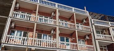 Эллинг Море за окном Азовская 18