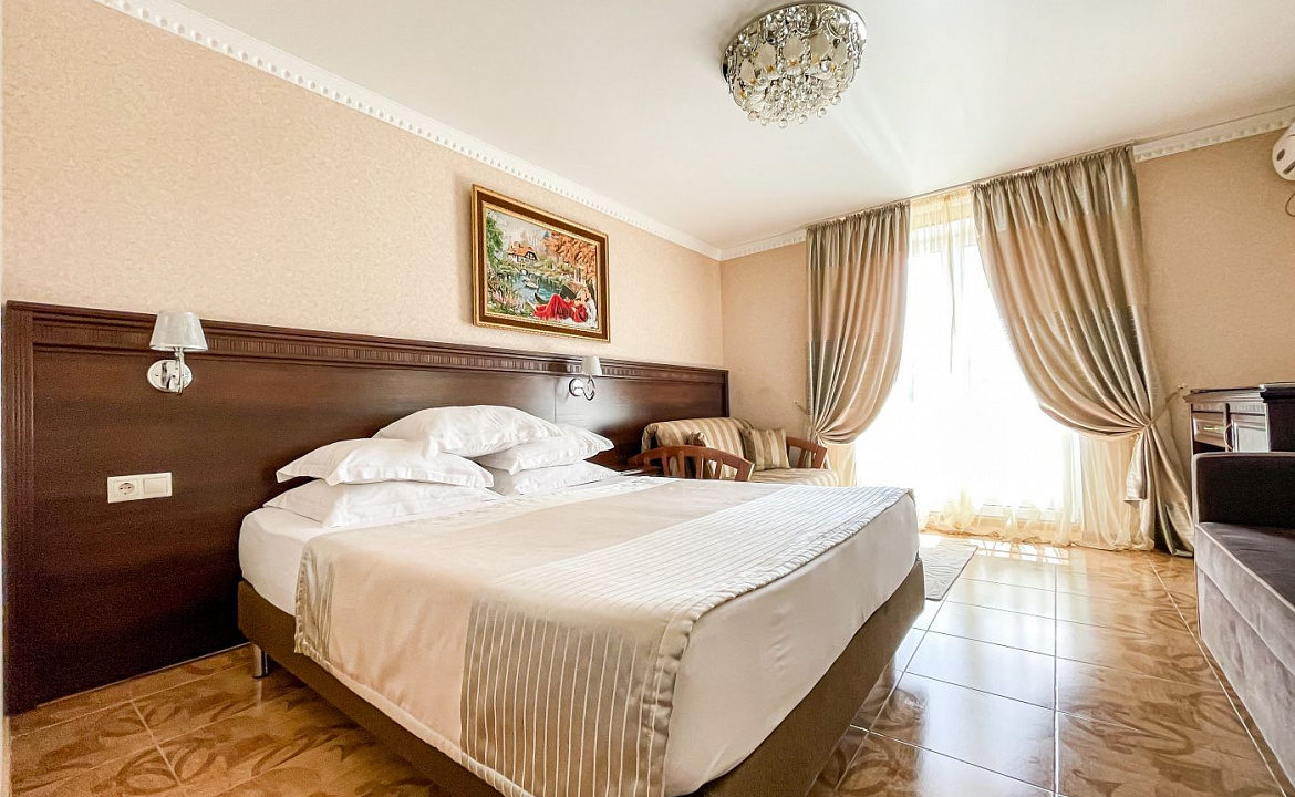 Полулюкс 5-ти местный (с балконом). Anzhelina Family Hotel. Витязево