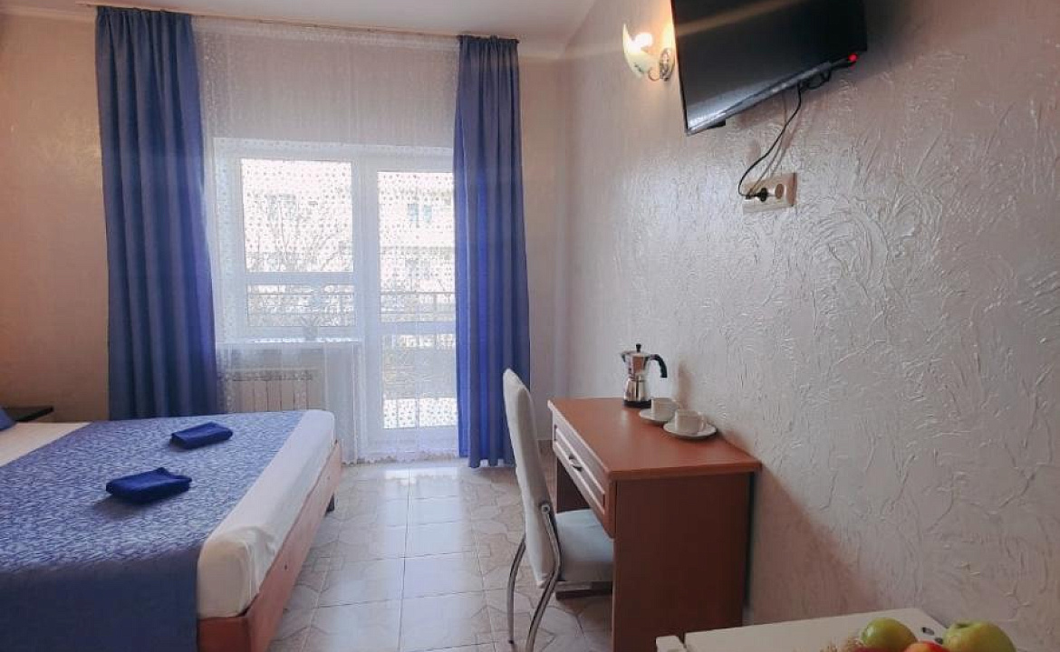 Комфорт» 2-х местный с балконом. Отель "Бавария". Витязево