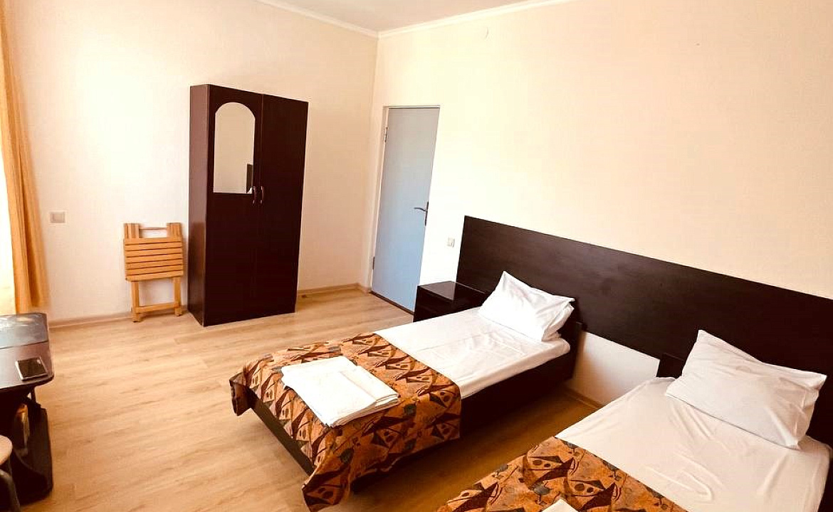 Стандартный Двухместный с доп. местом и балконом. Отель "Гермес" . Вардане Стандартный Двухместный с доп. местом и балконом. Отель "Гермес" . Вардане