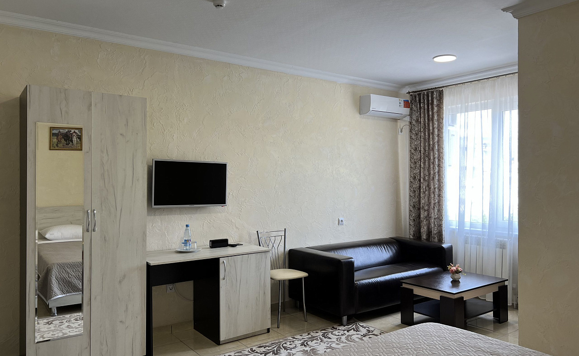 Улучшенный двухместный. Отель MONAKO. Кабардинка