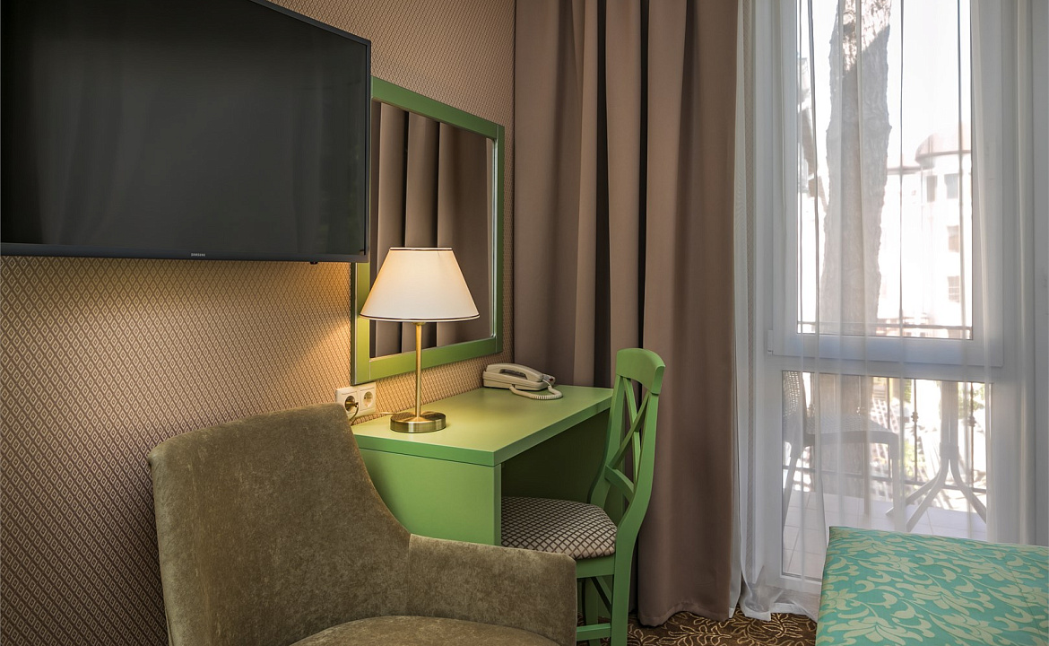 Номер первой категории с балконом. Отель "Marsel". Геленджик