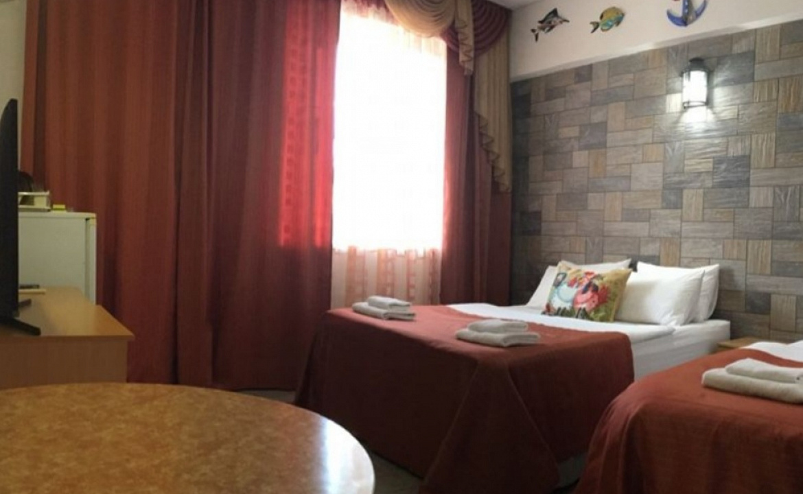 Полулюкс с общим балконом 3хместный. Отель АСТОН. Нижнее Джемете