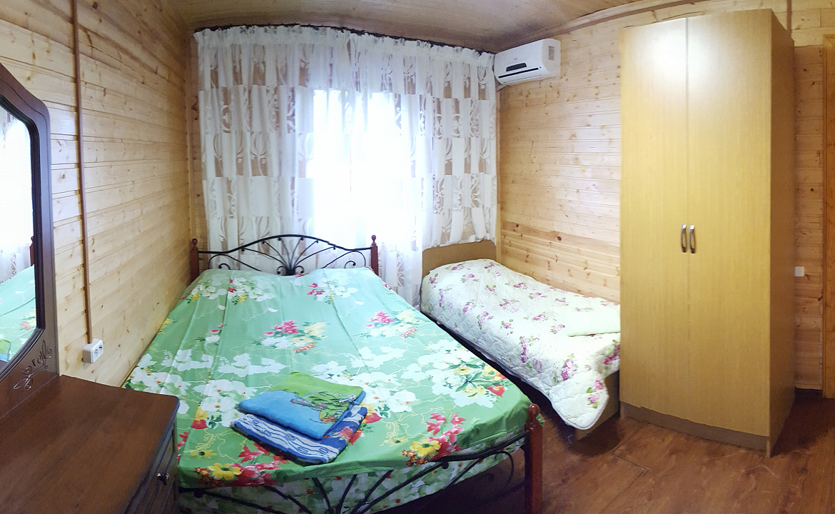 Трёхместный номер. Гостевой дом У Ирины. Пицунда