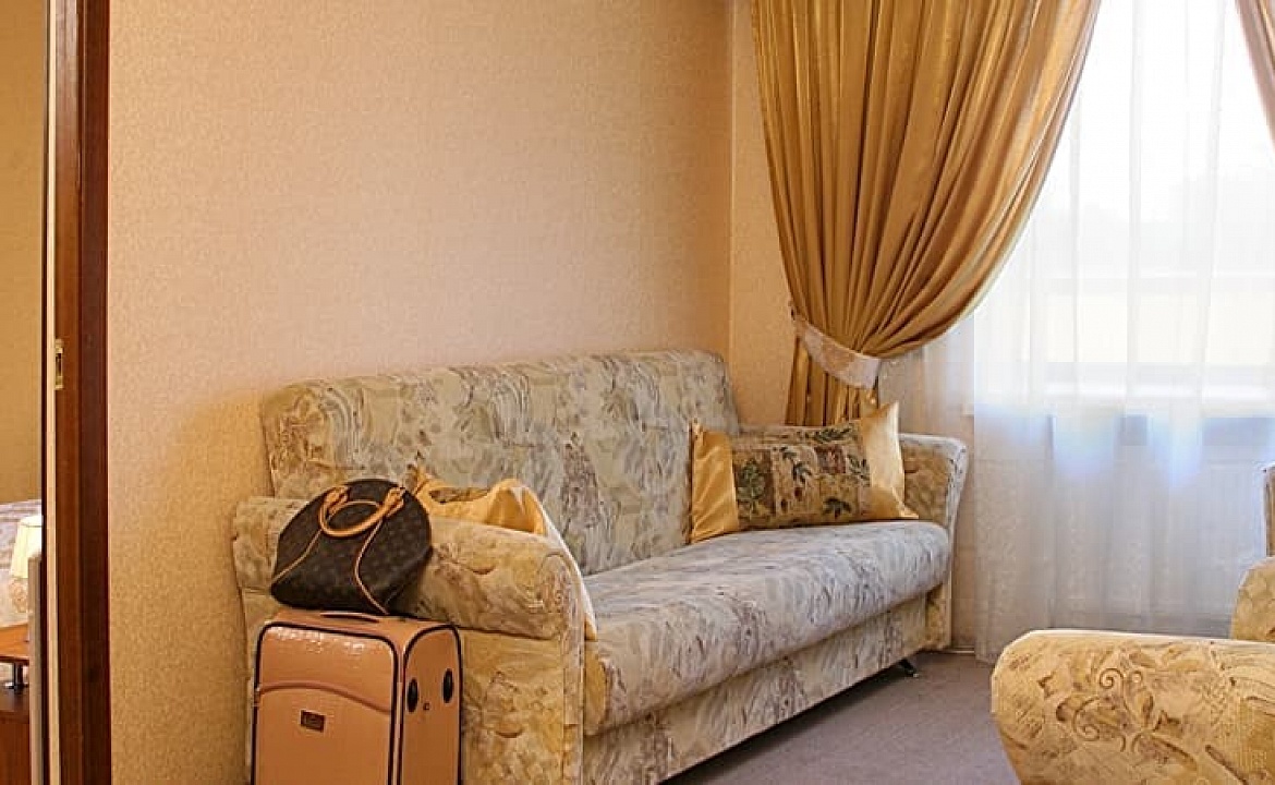 Номер «Suite» (Люкс). Гостевой комплекс «Golden Family». Алушта