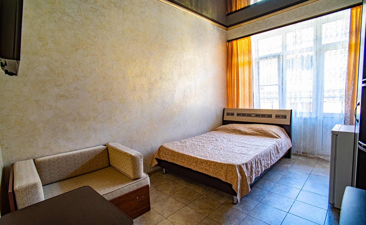 2х местный полулюкс с балконом для 2+1. Отель "Калараш 17а". Лазаревское