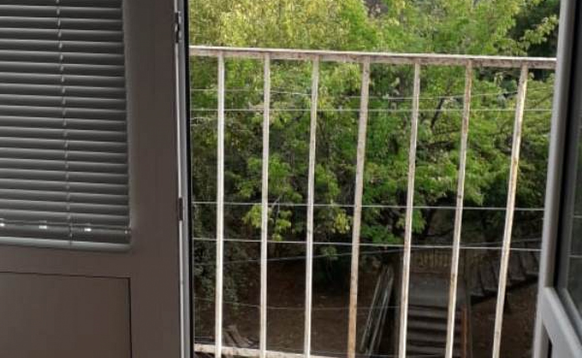 Однокомнатная квартира под ключ. Квартира в многоквартирном доме однокомнатная Агрба 58. Гудаута