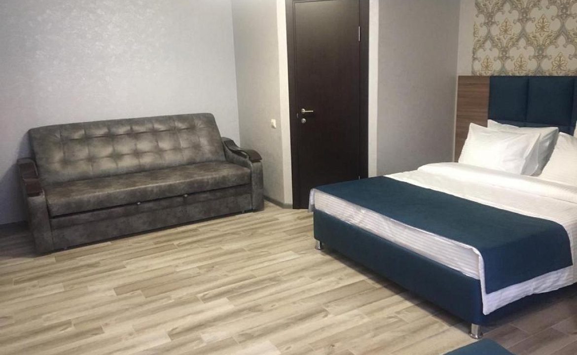 СТАНДАРТНЫЙ 5-ТИ МЕСТНЫЙ НОМЕР С КРЕСЛОМ. Гостевой дом "Family". Лазаревское СТАНДАРТНЫЙ 5-ТИ МЕСТНЫЙ НОМЕР С КРЕСЛОМ. Гостевой дом "Family". Лазаревское