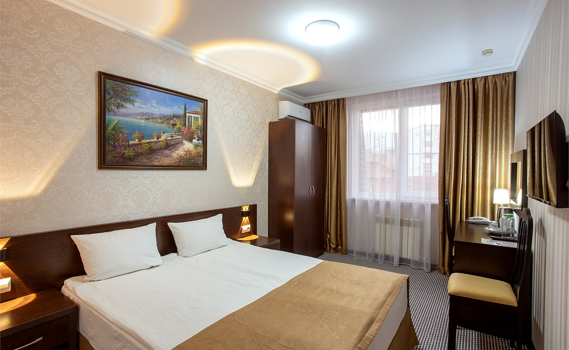 Стандарт с двуспальной кроватью. Отель «Фаворит». Геленджик