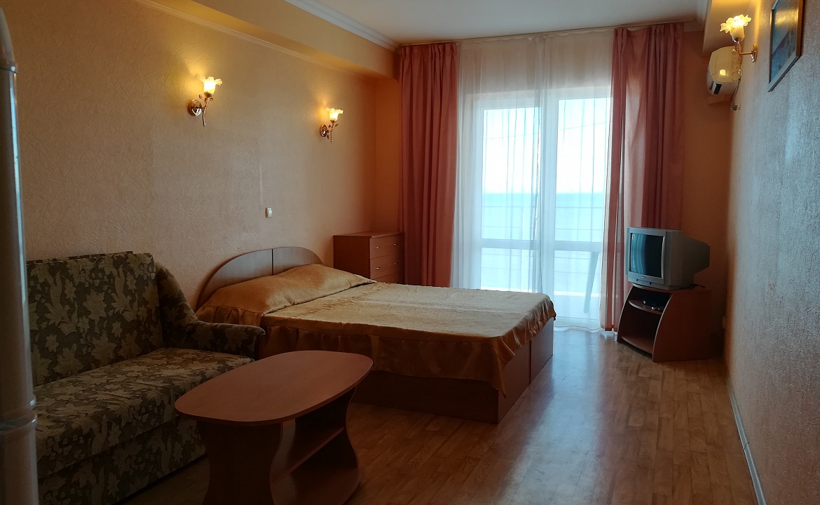 Номера 4-местные с видом на море. Гостевой дом «ФЛАГМАНСКИЙ». Приветное
