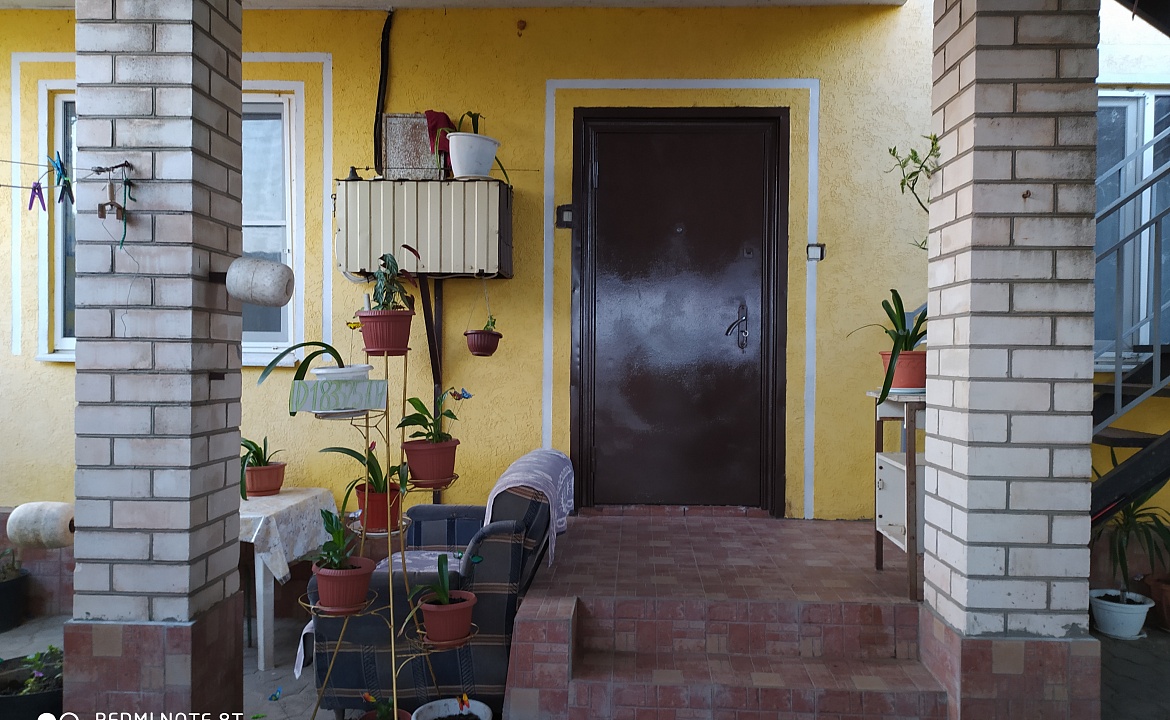 Первый этаж  под ключ до 12 человек. Частный сектор 2 этажа по отдельности под ключ, 2 отдельных домика.. Благовещенская