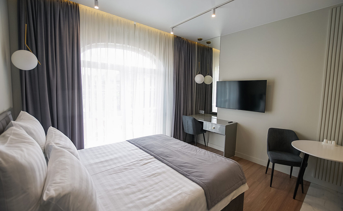 СТУДИЯ с балконом. Гостиница "The White Residence". Сочи