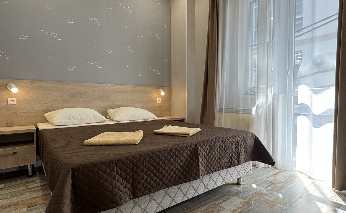 3-х местный номер с балконом. Гостевой дом «Акварель». Ольгинка