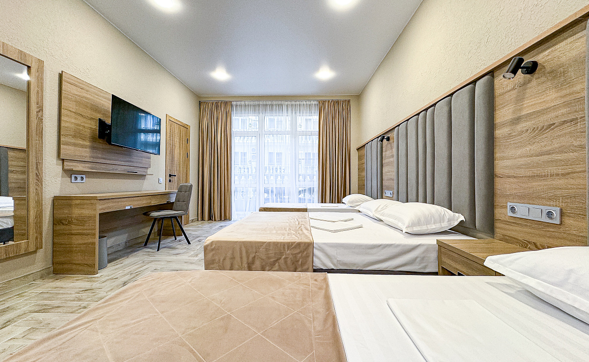 Корпус 2 Delux 4-х местный (с балконом). Anzhelina Family Hotel. Витязево