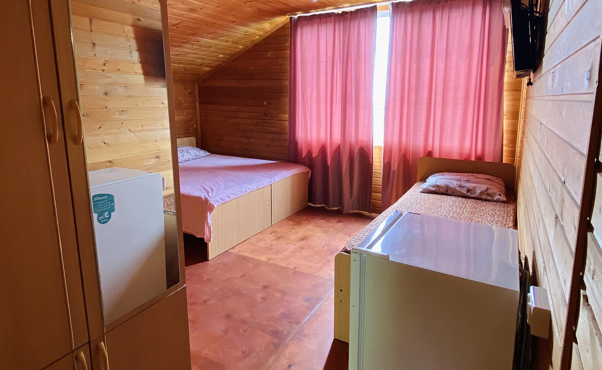 Трехместный номер «Стандарт». Частный сектор Анастасия на Айвазовского 7. Лазаревское