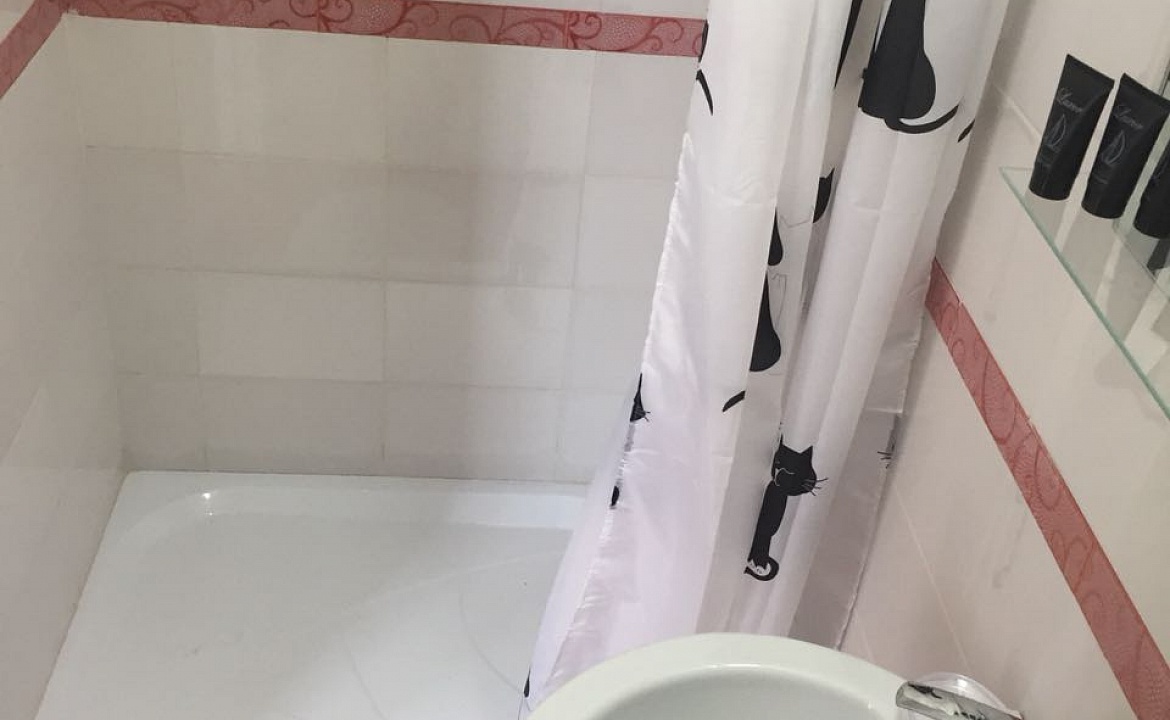 Трёхместный номер. Гостевой дом «Пчела». Ейск