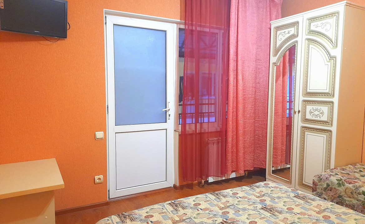 Трёхместный эконом. Гостевой дом Южный берег.. Адлер