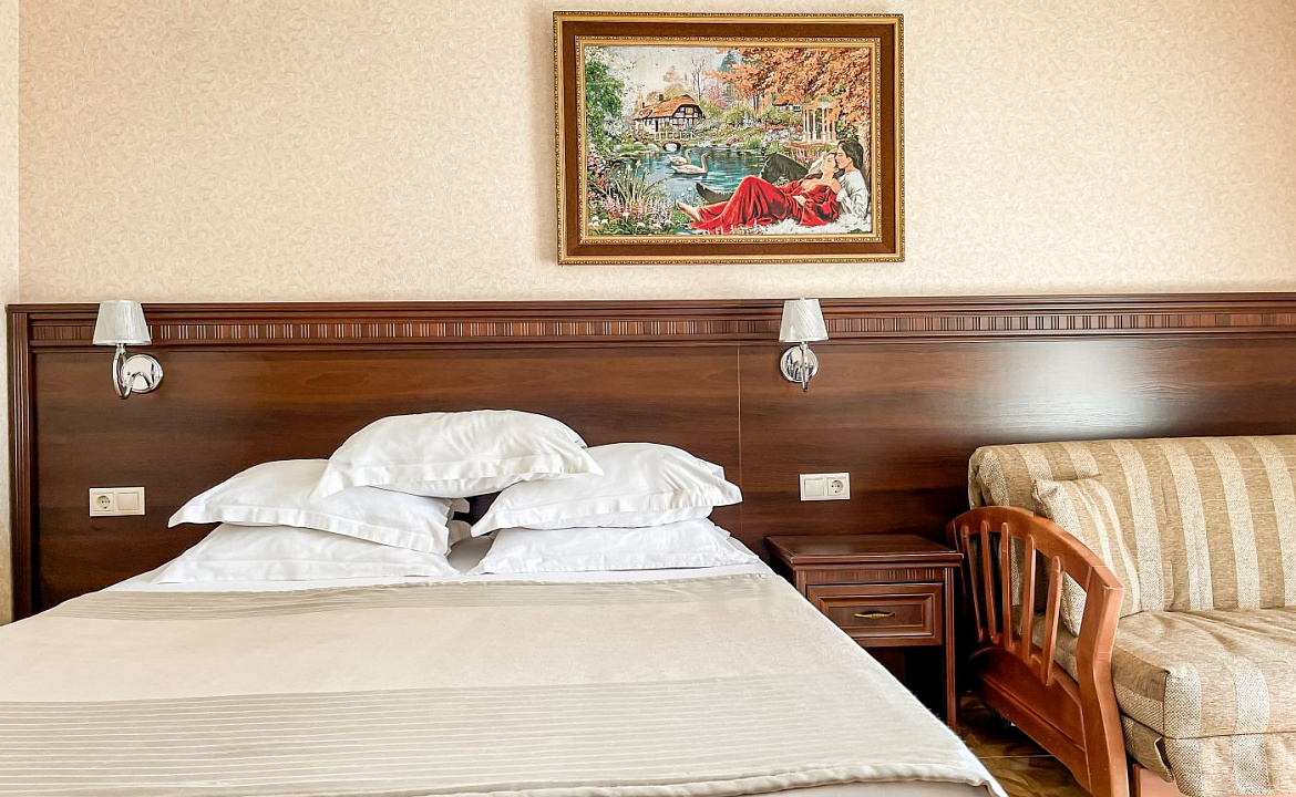 Полулюкс 5-ти местный (с балконом). Anzhelina Family Hotel. Витязево