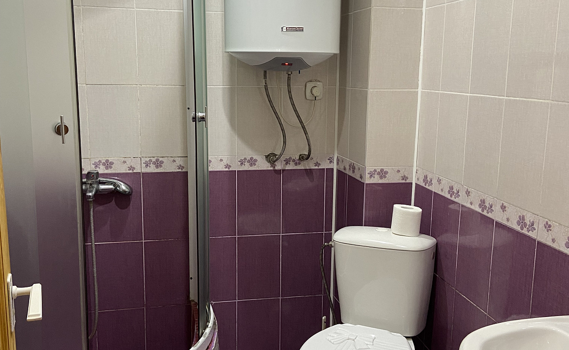 3-х местный номер с удобствами на 1-ом этаже. Гостевой дом У Сергея и Веры . Гагра 3-х местный номер с удобствами на 1-ом этаже. Гостевой дом У Сергея и Веры . Гагра