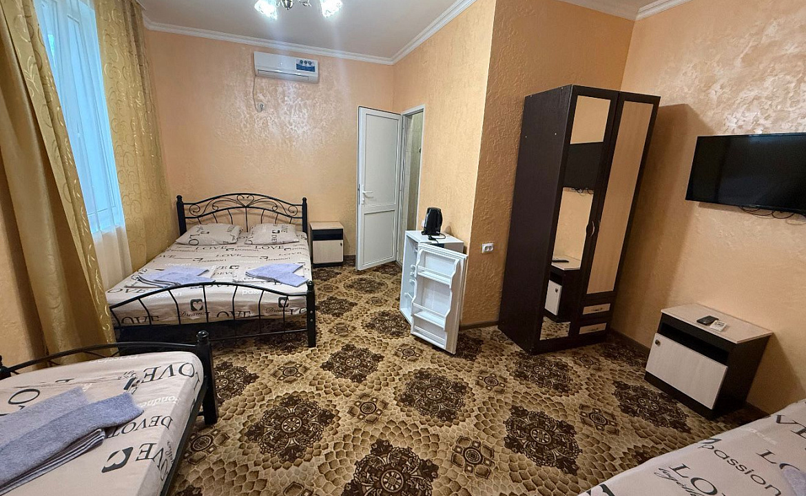 четырхместный номер люкс. Гостевой дом оникс. Цандрипш