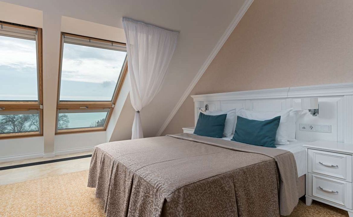 Однокомнатный двухместный номер «Стандарт Мансарда». Семейный отель Династия. Геленджик