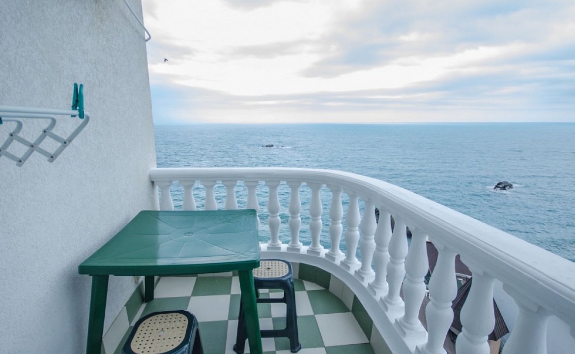 ПОЛУЛЮКС. Отель "Седьмое небо". Утёс